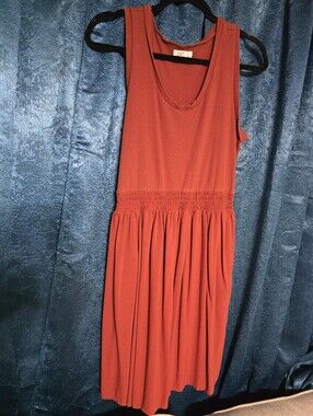 Casual Sleeveless Rust Dress with Smocked Waist